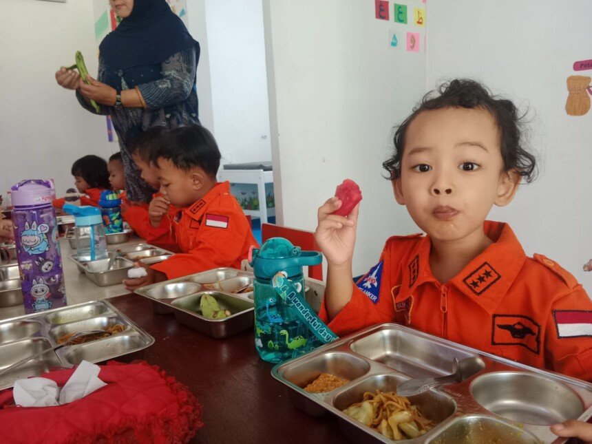 Lanud Abdulrahman Saleh Terus Dukung Pemenuhan Gizi Siswa  