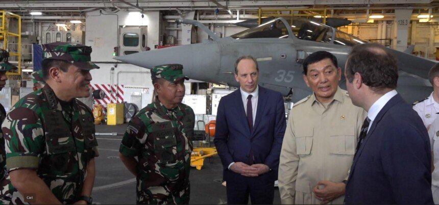 KSAL Dampingi Menhan RI dan Panglima TNI Tinjau Kapal Induk Prancis di NTB