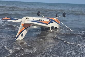 Pesawat latih API terjatuh di Pantai Gumuk Kantong Muncar (Dok. Polresta Banyuwangi)
