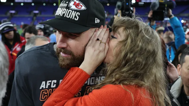 Taylor Swift dan Travis Kelce (USA Today)