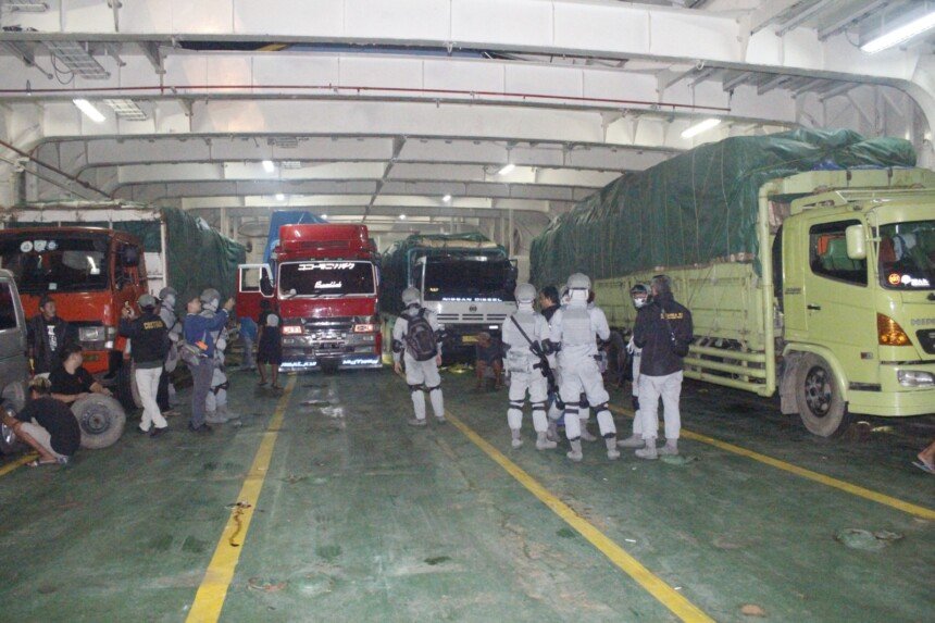 Bakamla RI Kembali Amankan Pengiriman Ballpress Ilegal di Perairan Subang