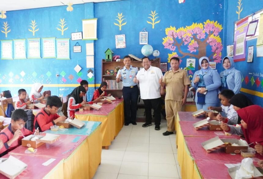 TNI AU Uji Coba Distribusi Makanan Bergizi Gratis (MBG) di Konawe Selatan