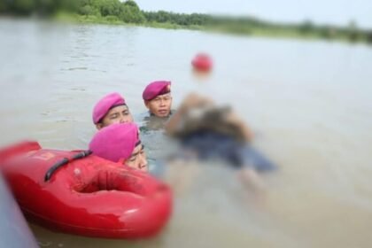 TNI AL Berhasil Temukan dan Evakuasi Korban Tenggelam di Maros