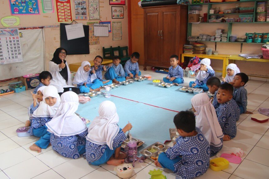 SPPG Lanud Adisutjipto Salurkan 421 Porsi Makanan Bergizi untuk Siswa KB, PAUD, dan TK