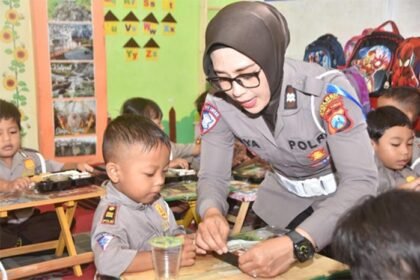 Polres Bondowoso Salurkan Makanan Bergizi Gratis untuk Dukung Generasi Sehat