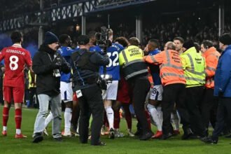 Pemain Liverpool dan Everton bersitegang (Dok. AFP-Paul Ellis)