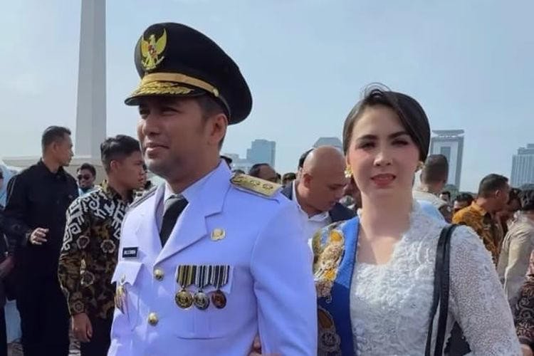 Arumi bachsin saat dampingi Emil Dardak dilantik jadi Wagub Jatim [Dok. Tangkap layar dari instagram/emildardak]