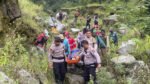 Proses evakuasi mahasiswa UNY berinisial GGS yang terjatuh ke jurang di kawasan Taman Nasional Gunung Merapi (Dok. Polres Klaten)