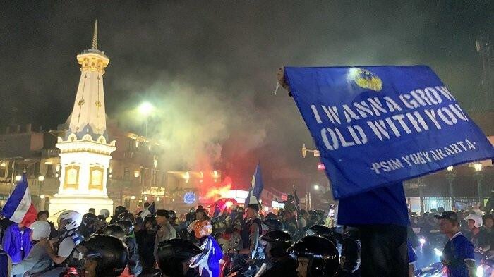 Suporter PSIM Merayakan Gelar Juara Liga 2 (Dok. Istimewa)