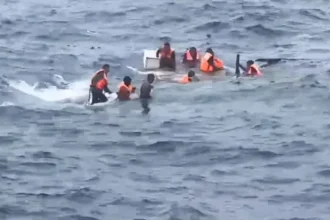 TNI AL Berhasil Evakuasi Korban Kapal Tenggelam KM Fitri-09 di Perairan Tolitoli