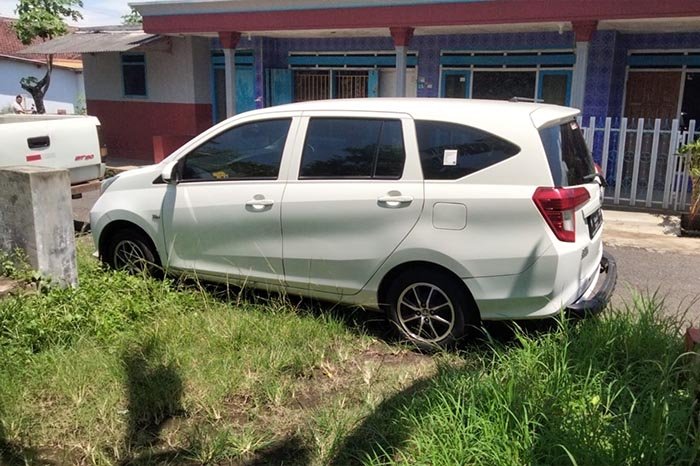 Viral! Pemilik Rumah Curhat Mobil Parkir Sembarangan Hingga Ganggu Aktivitas