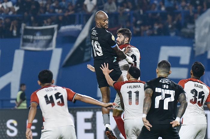 Duel Sengit di Kota Bandung Berakhir Tanpa Gol, Persib Masih Kokoh di Puncak