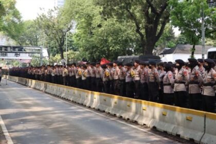 1.623 Personel Gabungan Amankan Demo Mahasiswa di Patung Kuda Jakarta