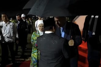 Momen Presiden Prabowo Sambut Hangat Erdogan di Halim: Assalamualaikum, How Are You?
