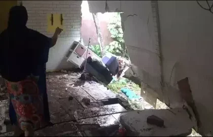 Ngeri! Rumah di Depok Jebol Dihantam Banjir