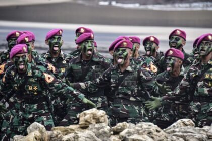 320 Prajurit Resmi Sandang Baret Ungu Usai Ujian Berat di Korps "Hantu Laut"