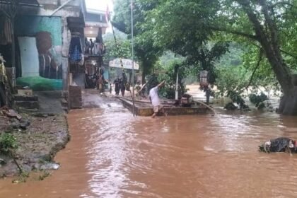 Banjir di Pondok Cina (VIVA)