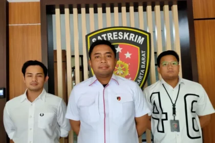 Wakasat Reskrim Polres Metro Jakarta Barat AKP Dimitri Mahendra memberikan keterangan kepada pers terkait kasus pembunuhan ibu dan anak di Tambora (ANTARA)