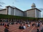 Ilustrasi ngabuburit di Masjid Istiqlal (Dok. Istimewa)