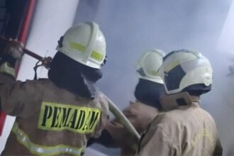 Proses pemadaman kebakaran di Jakarta Timur (Dok. Photo IST)