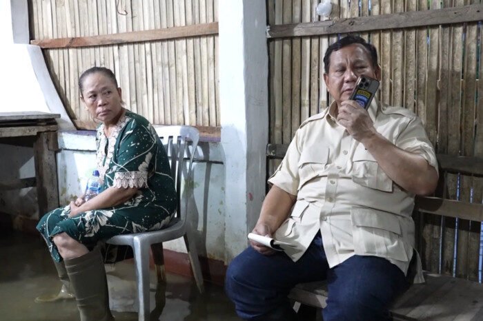 Momen Presiden Prabowo Telepon Langsung Kepala BGN dari Lokasi Banjir, Tanyakan Kondisi Dapur