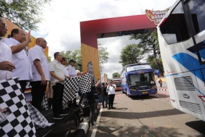 Dasco dan Andre Lepas 100 Bus Pulang Basamo Gelombang Pertama yang Bawa 5.000 Pemudik ke Sumbar