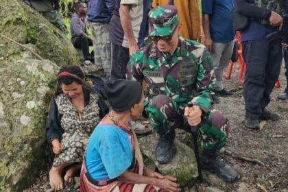 Dandim 1715/Yahukimo dan Forkopimda Yahukimo Salurkan Bantuan dan Dukungan Moril Pascaserangan OPM di Anggruk