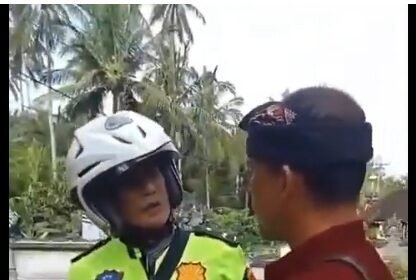 Ugal-ugalan Sambil Mabuk Saat Nyepi, Pecalang Ringkus Pria Berpakaian Polantas