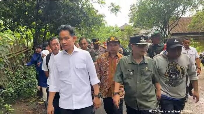Wapres Gibran Tinjau Langsung Dampak Bencana Banjir dan Longsor di Sukabumi