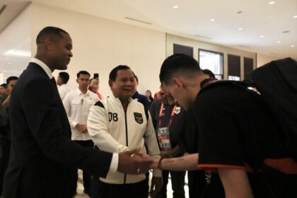 Momen Presiden Prabowo Sambangi Para Pemain Timnas Sebelum Laga Indonesia vs Bahrain