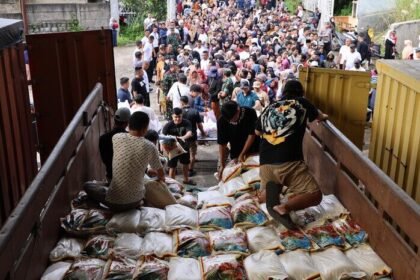 Agenda Rutin Tahunan Presiden Prabowo Bagikan Sembako, Warga Desa Cijayanti: Alhamdulillah