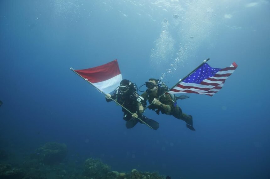 TNI AL dan AS Gelar Penyelaman Bersejarah di Bangkai Kapal USAT Liberty 2 TNI AL dan AS Gelar Penyelaman Bersejarah di Bangkai Kapal USAT Liberty