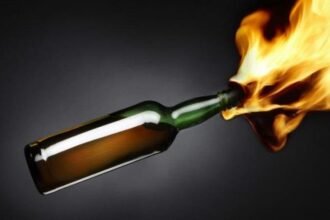 Ilustrasi bom molotov (Shuttertock)