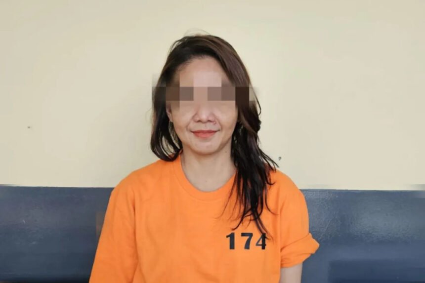 Mantan artis drama kolosal, Sekar Arum Widara setelah ditangkap Polres Metro Jakarta Selatan, diduga mengedarkan uang palsu (Dok. Istimewa)