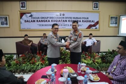 Divisi Humas Polri bersama Bidhumas Polda Jawa Tengah dan Polresta Magelang menggelar kegiatan Silaturahmi Kamtibmas bertajuk “Terorisme Musuh Kita Bersama” pada Senin, 21 April 2025.