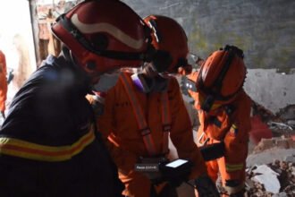 Tim INASAR ketika bertugas melakukan pencarian korban gempa Myanmar (Dok. Photo IST)