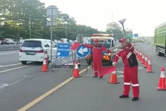 Pemberlakuan contraflow di Tol Jagorawi arah Puncak (ANTARA)