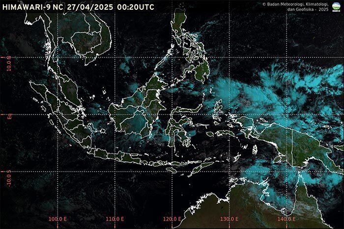 Cuaca berawan hingga hujan ringan melanda sejumlah kota di Indonesia hari ini, Minggu (27/4/2025).