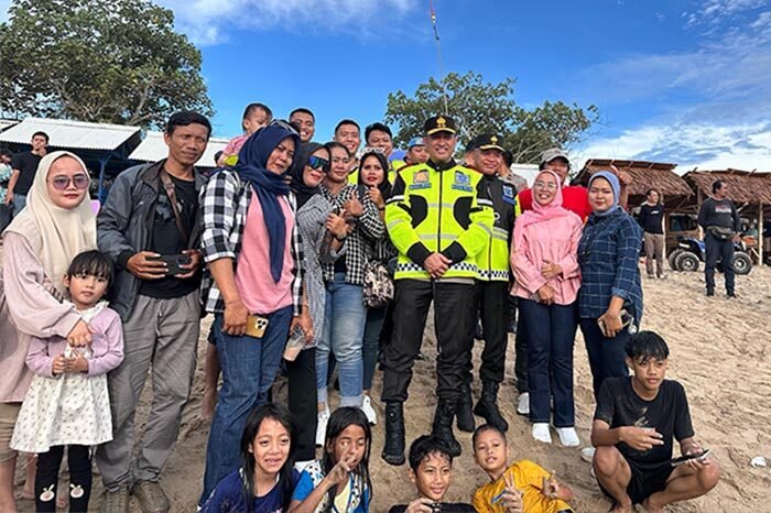 Pengunjung Membludak di Pantai Anyer, Polda Banten Perketat Kawalan