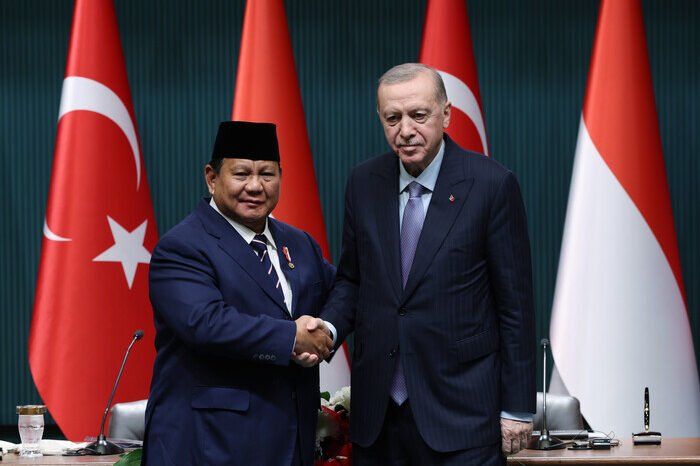 Pengamat: Poros Erdogan-Prabowo Kekuatan Alternatif Lawan Dominiasi Sistem Global 2 Kedekatan Presiden Republik Indonesia Prabowo Subianto dan Presiden Turki Recep Tayyip Erdogan dinilai bisa menjadi poros baru.