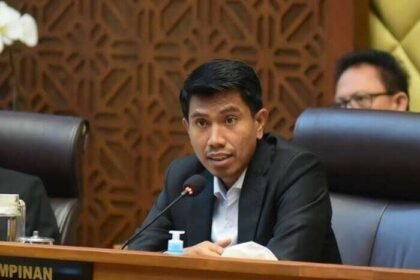 Wakil Ketua Komisi II DPR RI, Bahtra Banong, menanggapi mundurnya ratusan CPNS Kemendiktisaintek tahun 2024 dalam sesi wawancara di Jakarta, 16 April 2025.