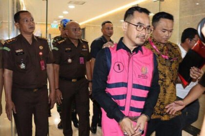 Penyidik Kejati DKI Jakarta melimpahkan berkas dugaan korupsi Kadis Kebudayaan DKI Jakarta Iwan Hendry Wardhana ke jaksa penuntut umum, selangkah lagi menuju proses persidangan.