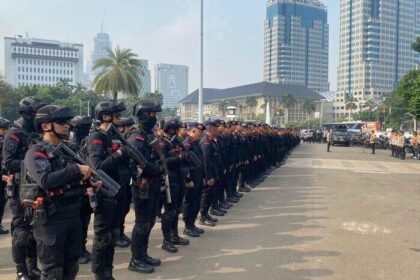 Aparat gabungan disiagakan di sejumlah titik strategis Jakarta Pusat untuk memastikan unjuk rasa berlangsung damai dan tertib.