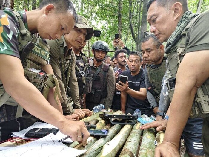 Tiga jenderal Polri turun langsung ke medan ekstrem hutan Papua Barat dalam Operasi Alfa Bravo Moskona 2025 demi menemukan Iptu Tomi S. Marbun.