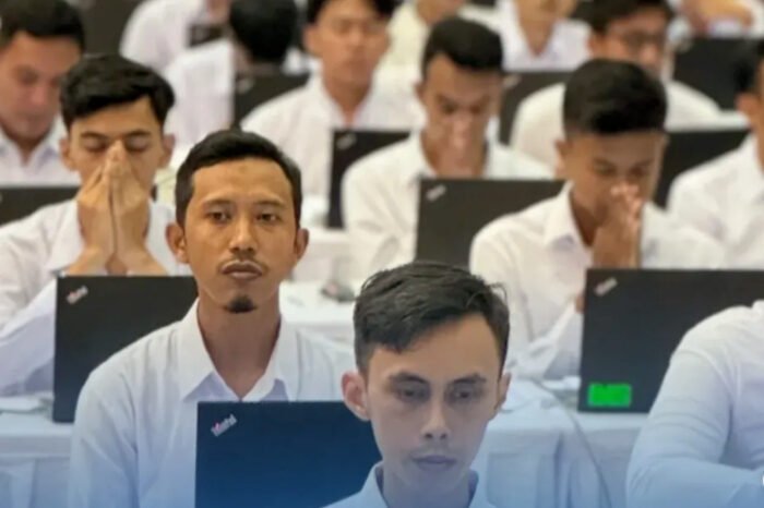 Peserta PPPK tahap 2 dapat mulai mengecek jadwal dan lokasi ujian mulai 9 April 2025 melalui laman SSCASN dan situs instansi masing-masing. Kartu ujian memuat detail waktu serta lokasi tes.