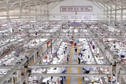 Gubernur Jawa Tangah Ahmad Luthfi mengungkapkan PT Sritex akan kembali beroperasi lagi pasca pailit.