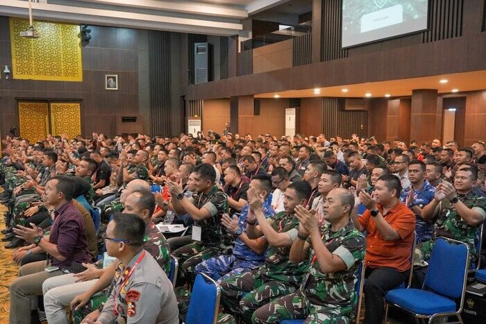 Dahnil Anzar Bekali Perwira Siswa Seskoad: Strategi Komunikasi Efektif Pertahanan dan Militer 3 Dahnil Anzar Bekali Perwira Siswa Seskoad: Strategi Komunikasi Efektif Pertahanan dan Militer