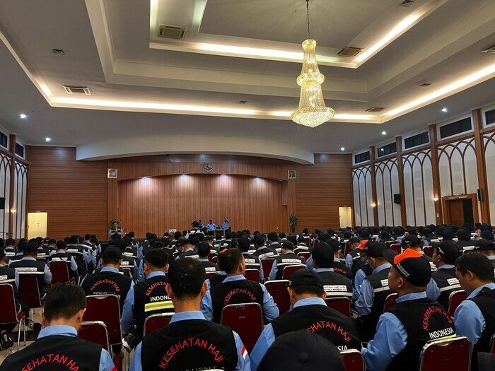 Sebanyak 389 petugas haji 2025 resmi dilepas Kemenag setelah pembekalan di Asrama Haji Pondok Gede, siap berangkat jalankan misi pelayanan di Tanah Suci.