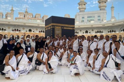 Menag Nasaruddin Umar menyampaikan empat pesan utama kepada petugas haji Indonesia di depan Kakbah, sebagai bekal spiritual dan moral menghadapi tantangan pelayanan haji 2025.
