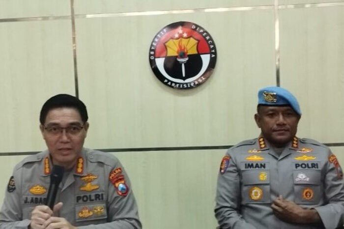 Polda Jatim memanggil pemilik CV Sentoso Seal untuk diperiksa terkait dugaan penahanan ijazah 44 eks karyawan.